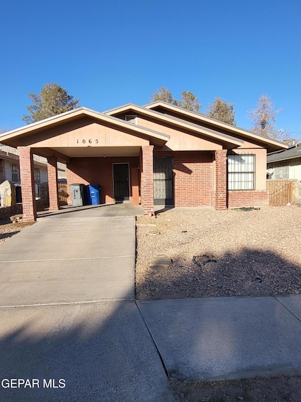 1065 Green Lilac Cir, El Paso, TX 79915