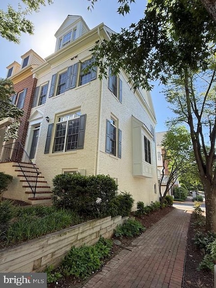 8861 Ashgrove House Ln, Vienna, VA 22182