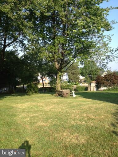 2102 N Dinwiddie St, Arlington, VA 22207