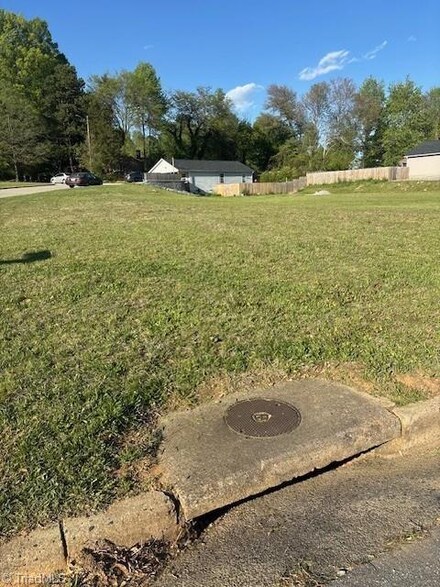 1701 Gavin Dr, High Point, NC 27260