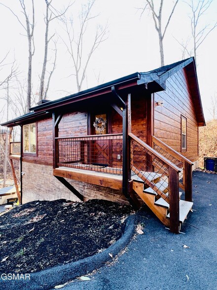 844 Pine Top Ln, Gatlinburg, TN 37738