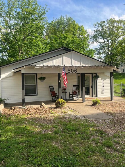 506 Lake Dr, O Fallon, MO 63366