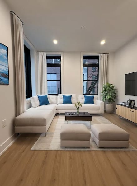 307 W 39th St Unit 4A, New York, NY 10018
