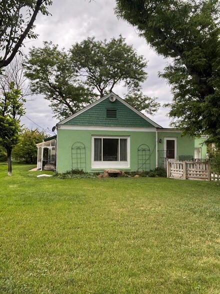 339 Park Dr, Pueblo, CO 81005