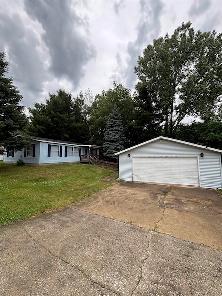 2299 Bart St, Croswell, MI 48422