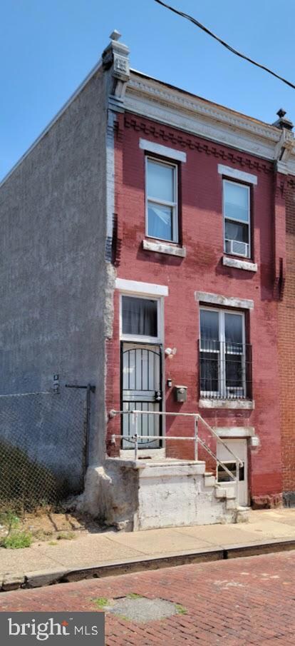 303 E Sterner St, Philadelphia, PA 19134