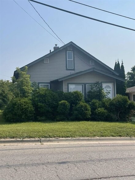302 E Sheridan St, Petoskey, MI 49770