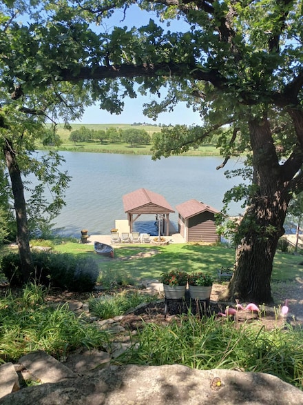 440 E Flint Hills Dr, Alma, KS 66401
