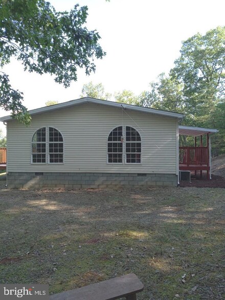 572 Pine Ave, Moorefield, WV 26836