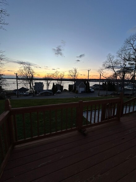 28 Oak St, Wareham, MA 02571
