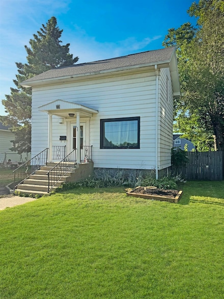 1612 Mary St, Marinette, WI 54143