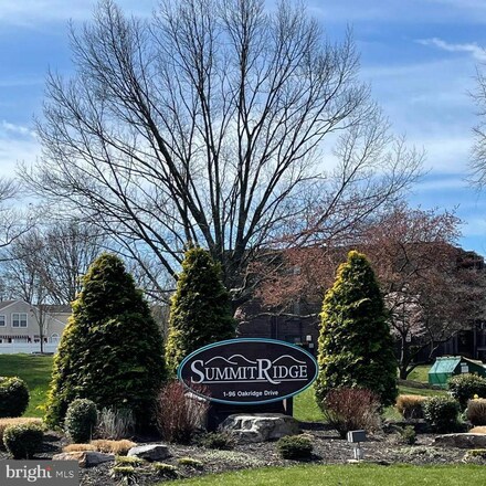 52 Oakridge Dr, Langhorne, PA 19047