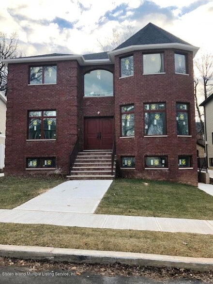 102 Dale Ave, Staten Island, NY 10306