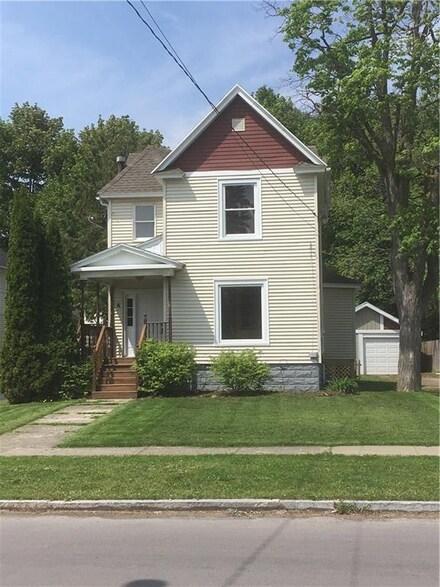 4 S Pearl St, Oakfield, NY 14125