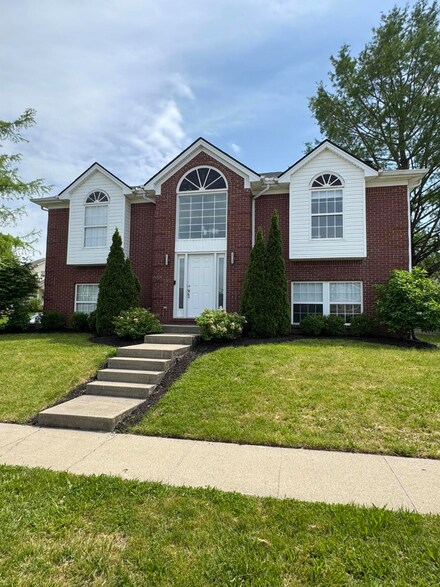 688 Smugglers Notch Dr, Lexington, KY 40509
