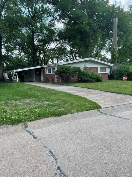 8412 Chalons Ct, Saint Louis, MO 63134