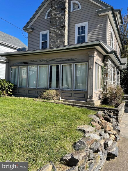 121 Foster Ave, Upper Darby, PA 19082