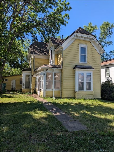 245 E 7th St, Horton, KS 66439