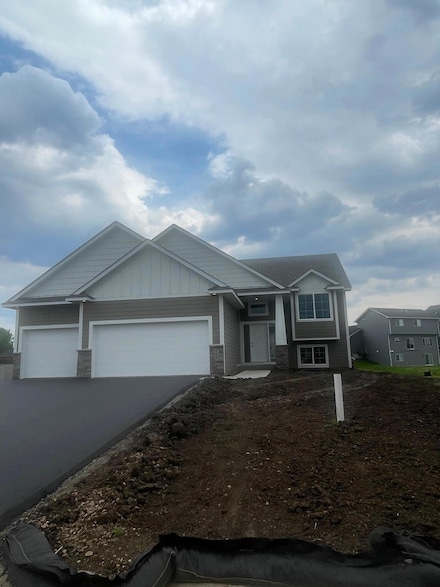 5266 177th St W, Lakeville, MN 55044