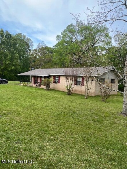 1558 Johnston Rd, Benton, MS 39039