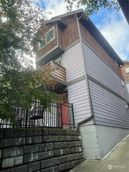 305 27th Ave E, Seattle, WA 98112