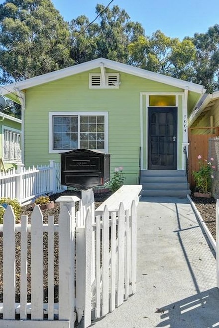 2084 Harrington Ave, Oakland, CA 94601