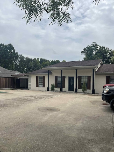 1827 1/2 Isom St, Houston, TX 77039