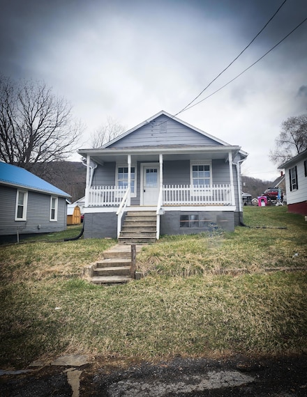 907 N Pocahontas Ave, Covington, VA 24426