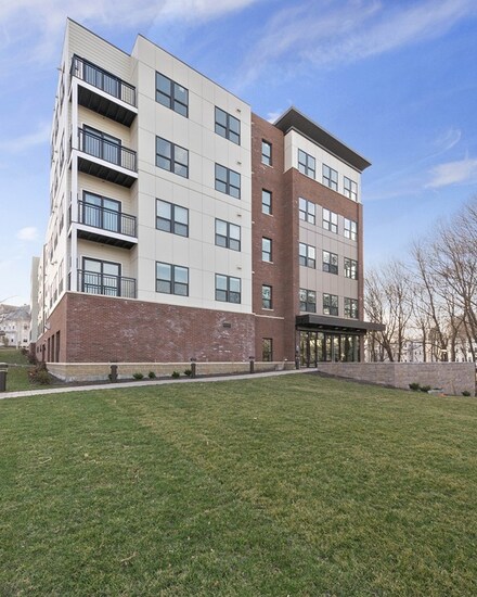 999 Hancock St Unit 203, Quincy, MA 02169