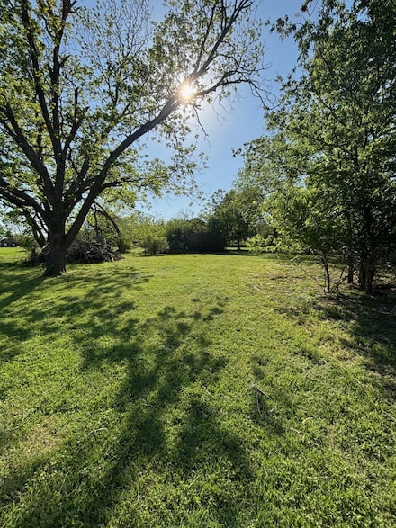 921 Country Club Rd, Cleburne, TX 76033