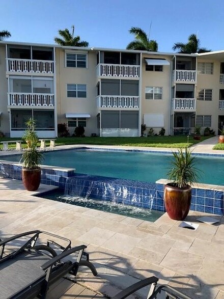 700 Pine Dr Unit 206, Pompano Beach, FL 33060