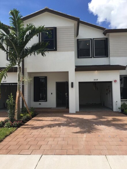 18514 SW 2nd St, Pembroke Pines, FL 33029