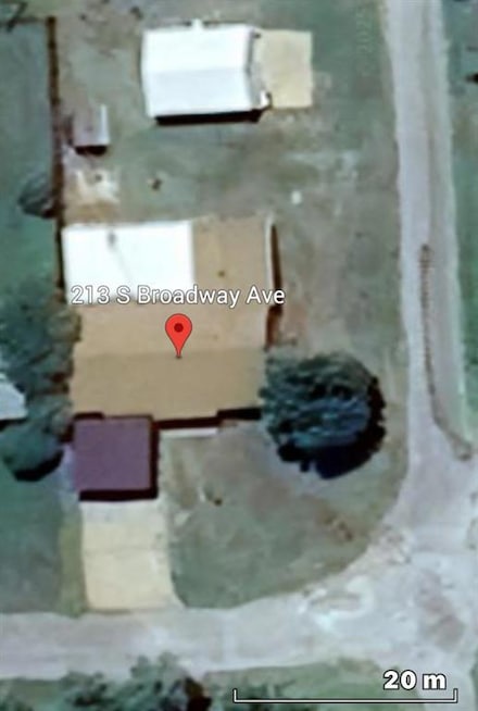 213 S Broadway Ave, Arapaho, OK 73620