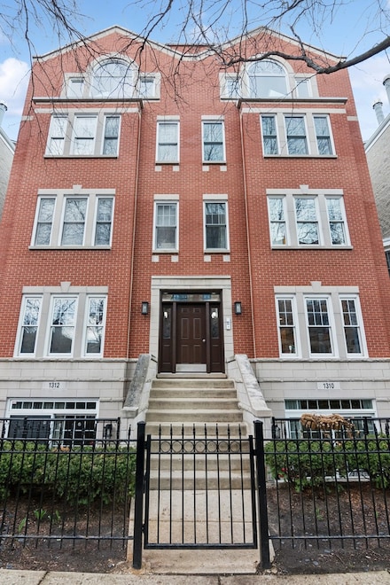 1310 W Fletcher St Unit 3E, Chicago, IL 60657
