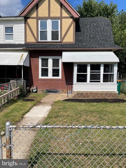 2 Maple St, Marcus Hook, PA 19061
