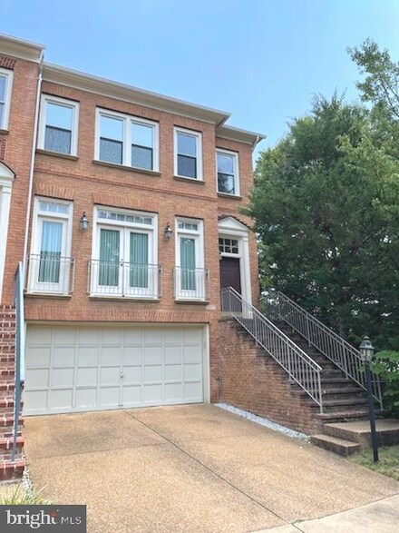 1817 Brentridge St, Vienna, VA 22182