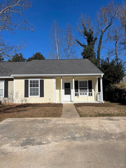 62 Sweetbriar Ln, Spartanburg, SC 29301