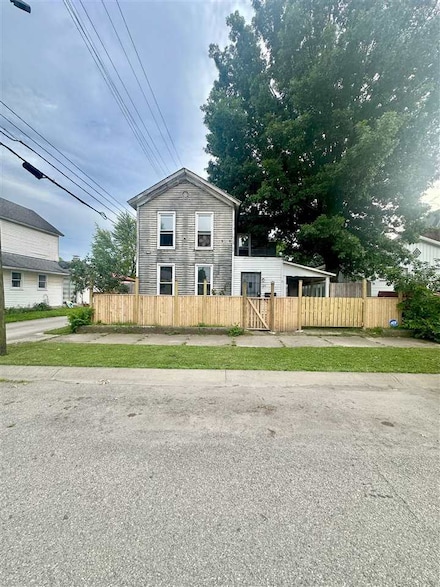 215 E 3rd St, Connersville, IN 47331