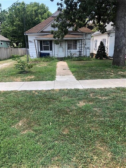 419 E Elm St, Sedan, KS 67361