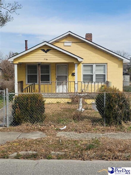 516 N Smith St, Mullins, SC 29574