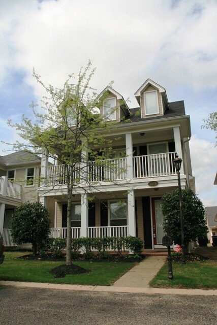 1379 Down River Dr, Memphis, TN 38103
