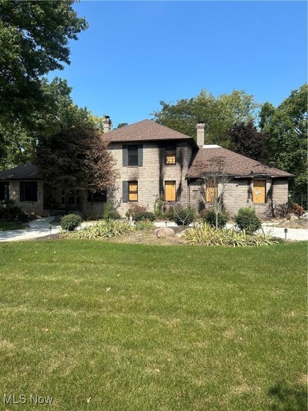6707 Springview Dr, Independence, OH 44131