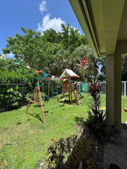 4255 Large Leaf Ln, Hollywood, FL 33021