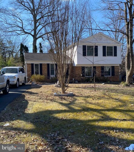 10453 Calumet Grove Dr, Fairfax, VA 22032