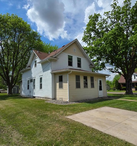 225 S Irving Ave, Rush City, MN 55069