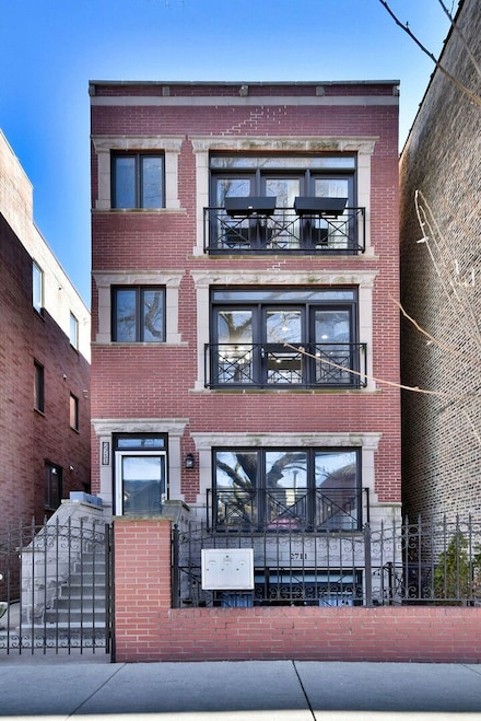 2711 N Wilton Ave Unit 2, Chicago, IL 60614