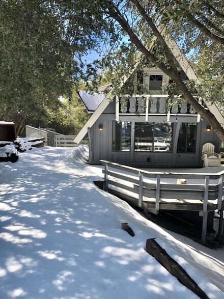 27211 Bluegrass Ct, Idyllwild, CA 92549