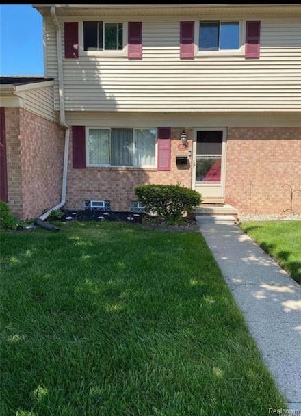 9720 Pine St, Taylor, MI 48180