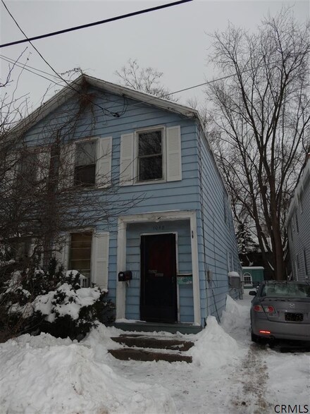 1048 Barrett St, Schenectady, NY 12305