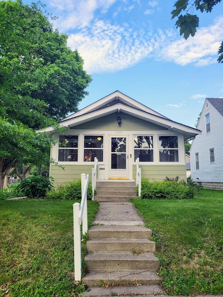 1260 Saint Albans St N, Saint Paul, MN 55117